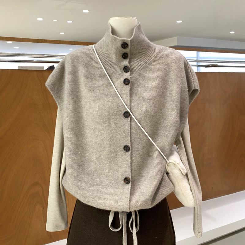 Korean-style fashion high-neck knitted vest for women, new spring and autumn single-breasted sleeveless layered casual sweater vest Korean-style fashion high-neck knitted vest for women, new spring and autumn single-breasted sleeveless layered casual sweater vest