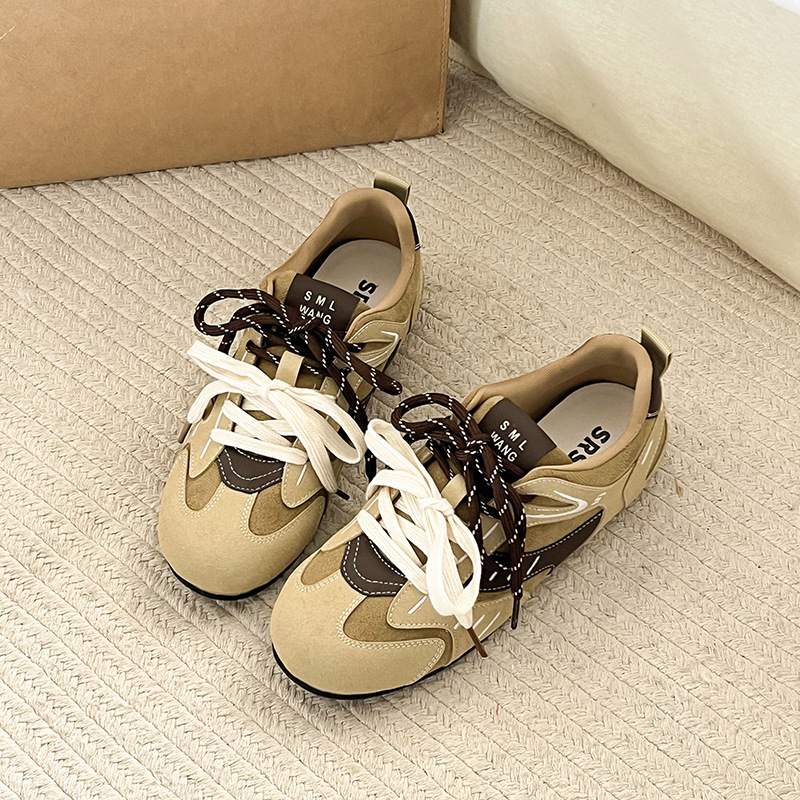 Two-color universal shoelaces