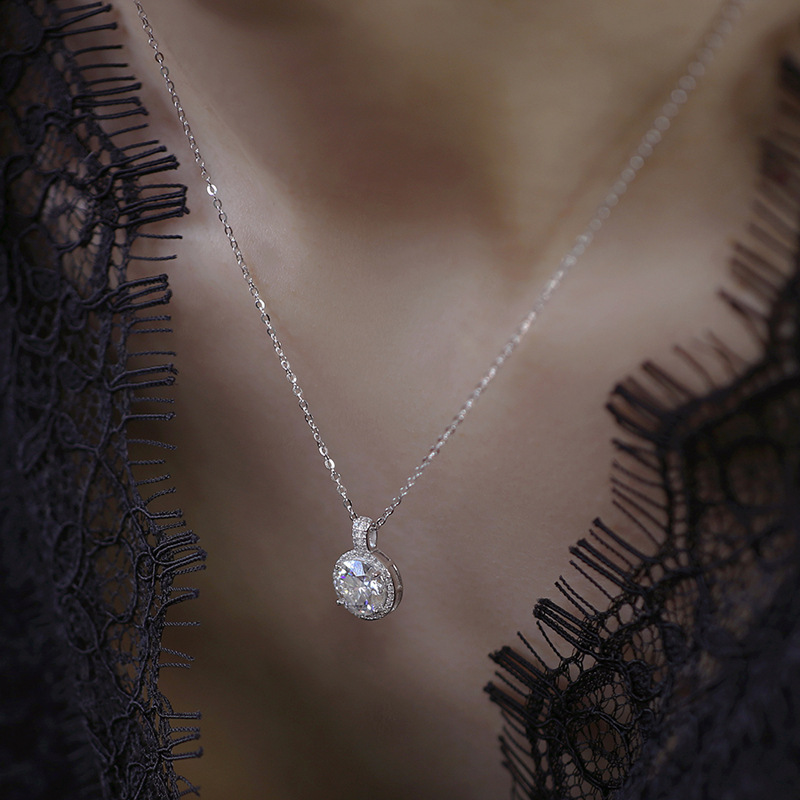 Round Sparkling Diamond Necklace For Women Elegant Versatile Gift_voghion.com