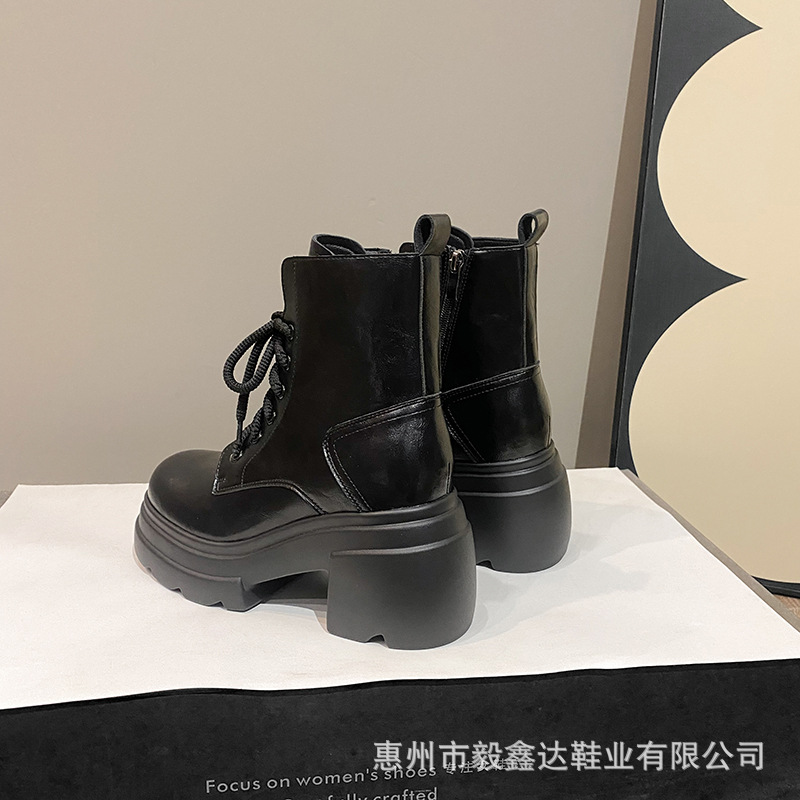 블랙 벨벳 안감으로 키가 11CM 더 커졌습니다.