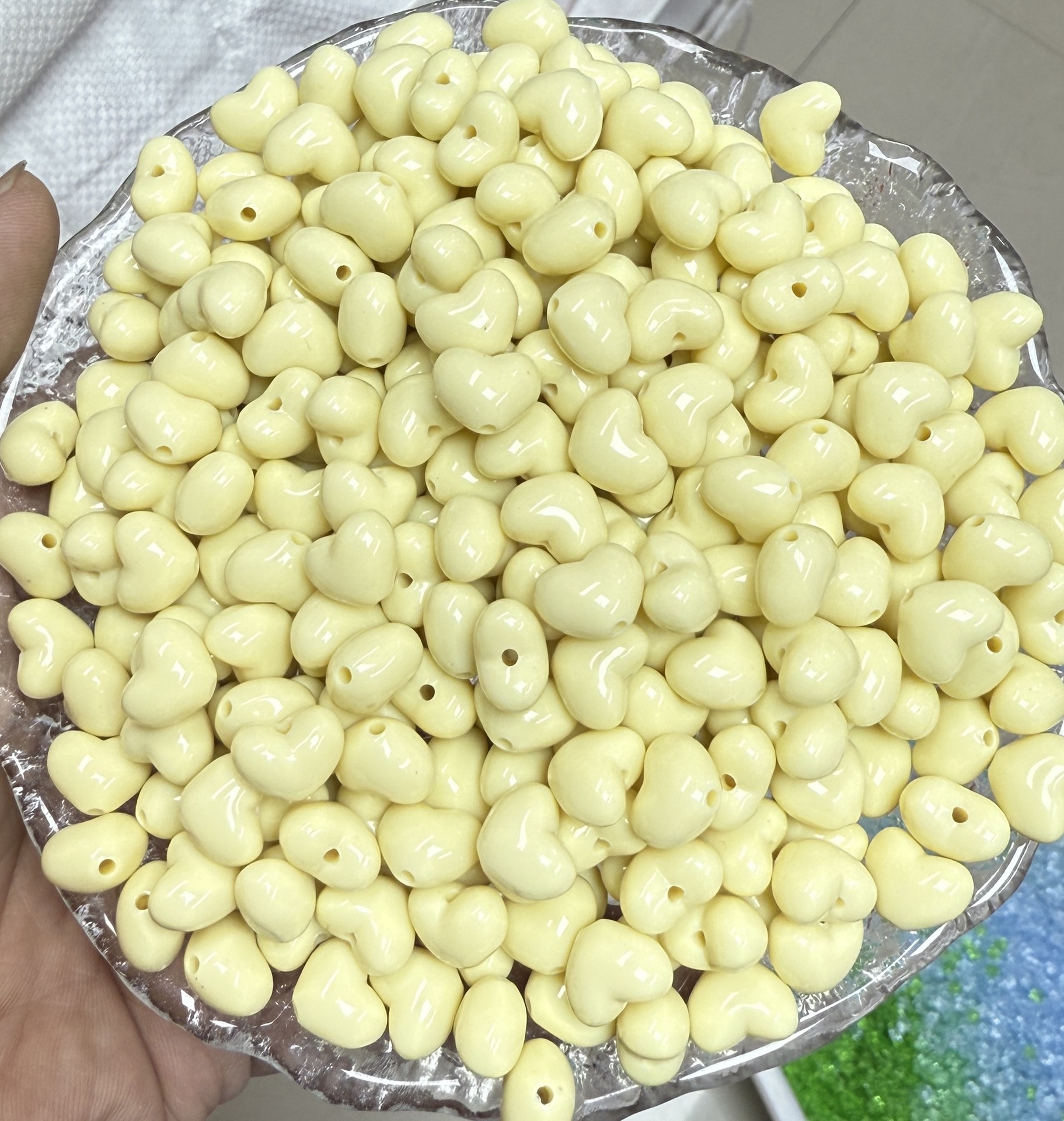 Gordos amor tacos agujeros verticales corazón de桃 cuentas acrílicas pulseras cadenas de teléfonos móviles diy accesorios de joyería 2025 perlas sueltas