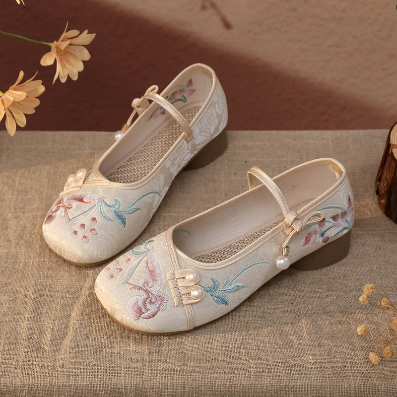 Retro Style Round-Toe Embroidered Han Dynasty Shoes, Old Beijing Cloth Shoes, Flats-Soled Shallow Mouth Cheongsam Shoes, Breathable Mother's Shoes, Lazy Shoes