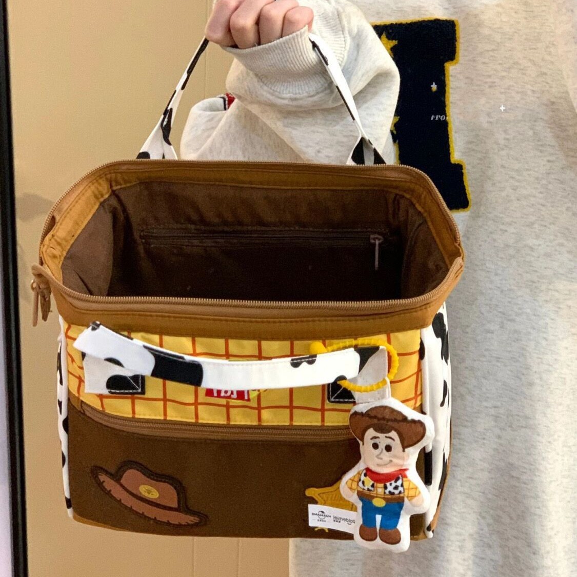 ¡Súper lindo! Bolso de mano de dibujos animados de color de colisión mujer 2025 nuevo bolso de hombro único para estudiantes de verano de gran capacidad