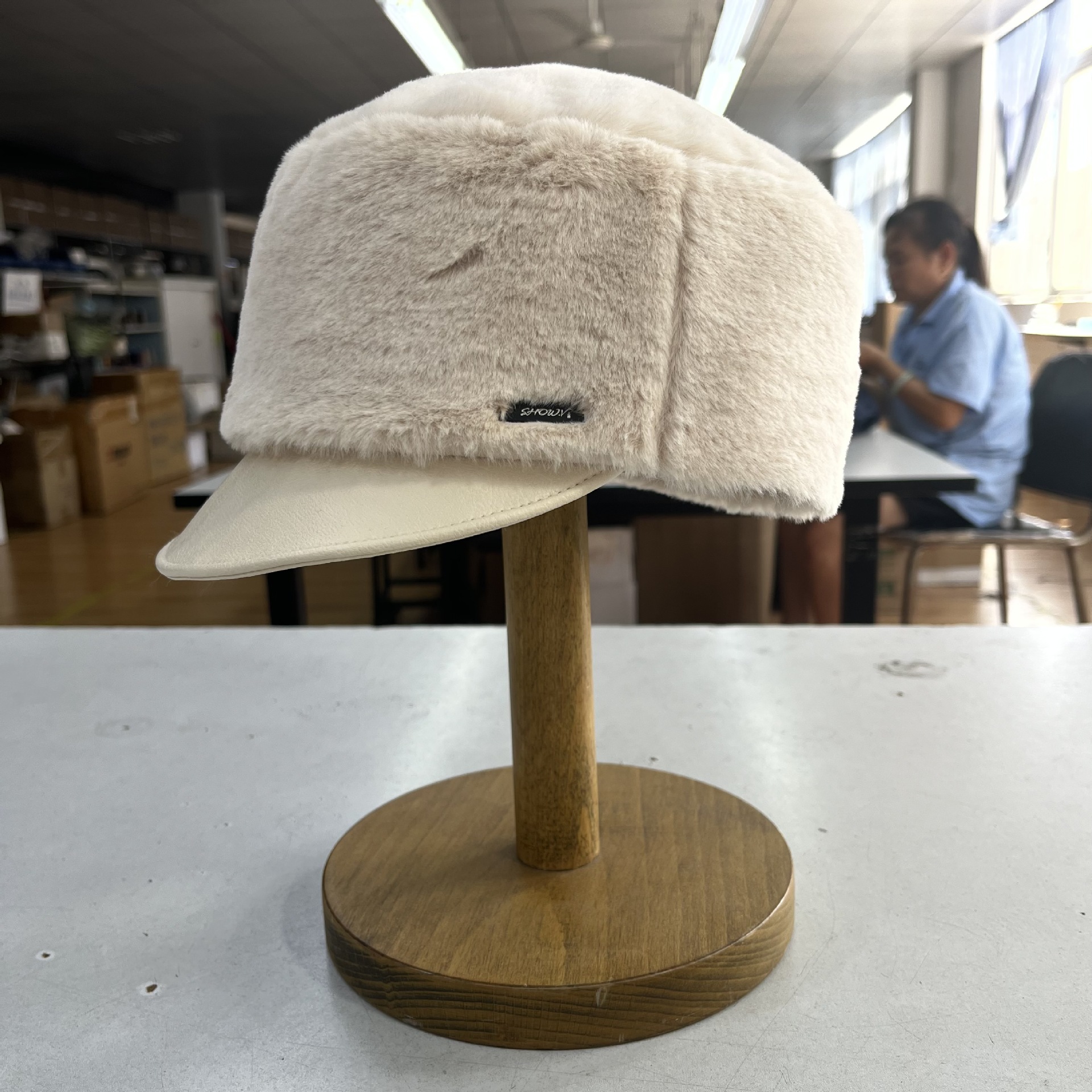 工厂直销帽子23新品秋冬现货加厚保暖毛绒绒休闲鸭舌帽23AW-T028