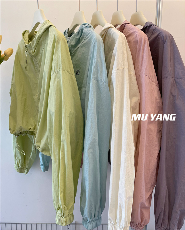 Plus Size 150kg Korean High-Fashion Short Embroidered Hooded Sun Protection Jacket, Thin Quick-Dry Coat in Green and Apricot Color Plus Size 150kg Korean High-Fashion Short Embroidered Hooded Sun Protection Jacket, Thin Quick-Dry Coat in Green and Apricot Color