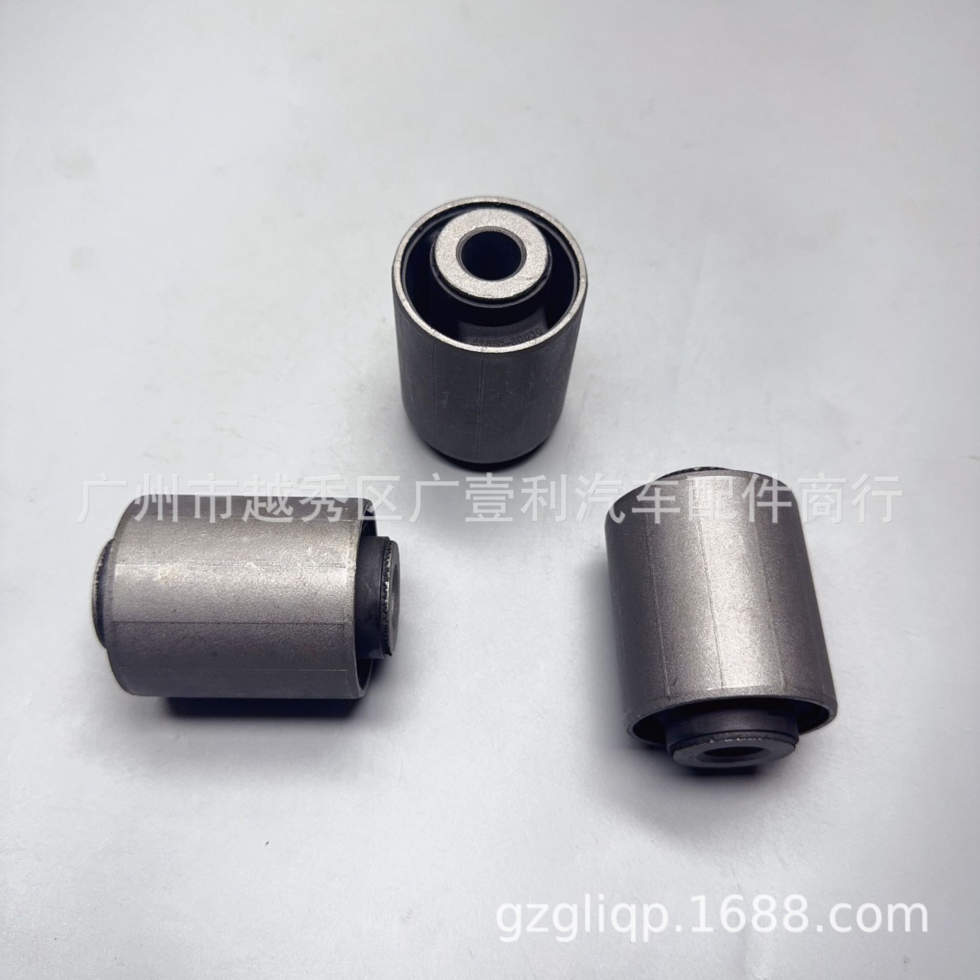 Applicable to 41651-60030 52380-60040BH LX470 UZJ100 4700 rear differential rubber bushing