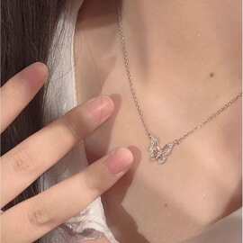 新款小众设计蝴蝶简约轻奢项链女百搭锆石组合高级感饰品锁骨链