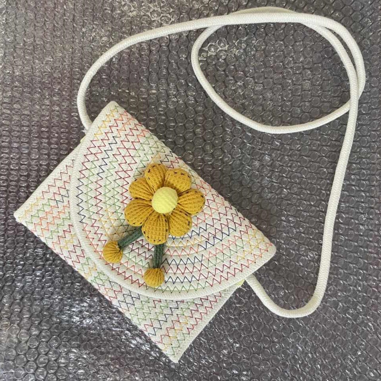 Sobre de cuerda de algodón sobre línea de color blanco + flores amarillas sobre ancho 20 abajo ancho 20 altura 13 espesor 2 tirantes 120
