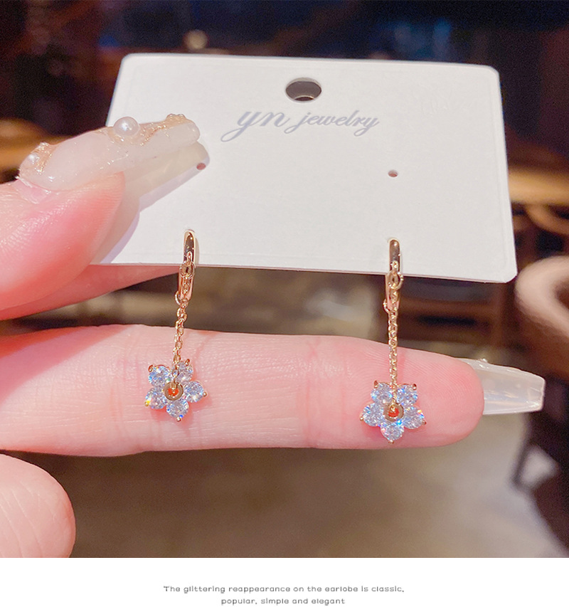 1 Pair Fashion Flower Copper Inlay Zircon Drop Earrings display picture 1