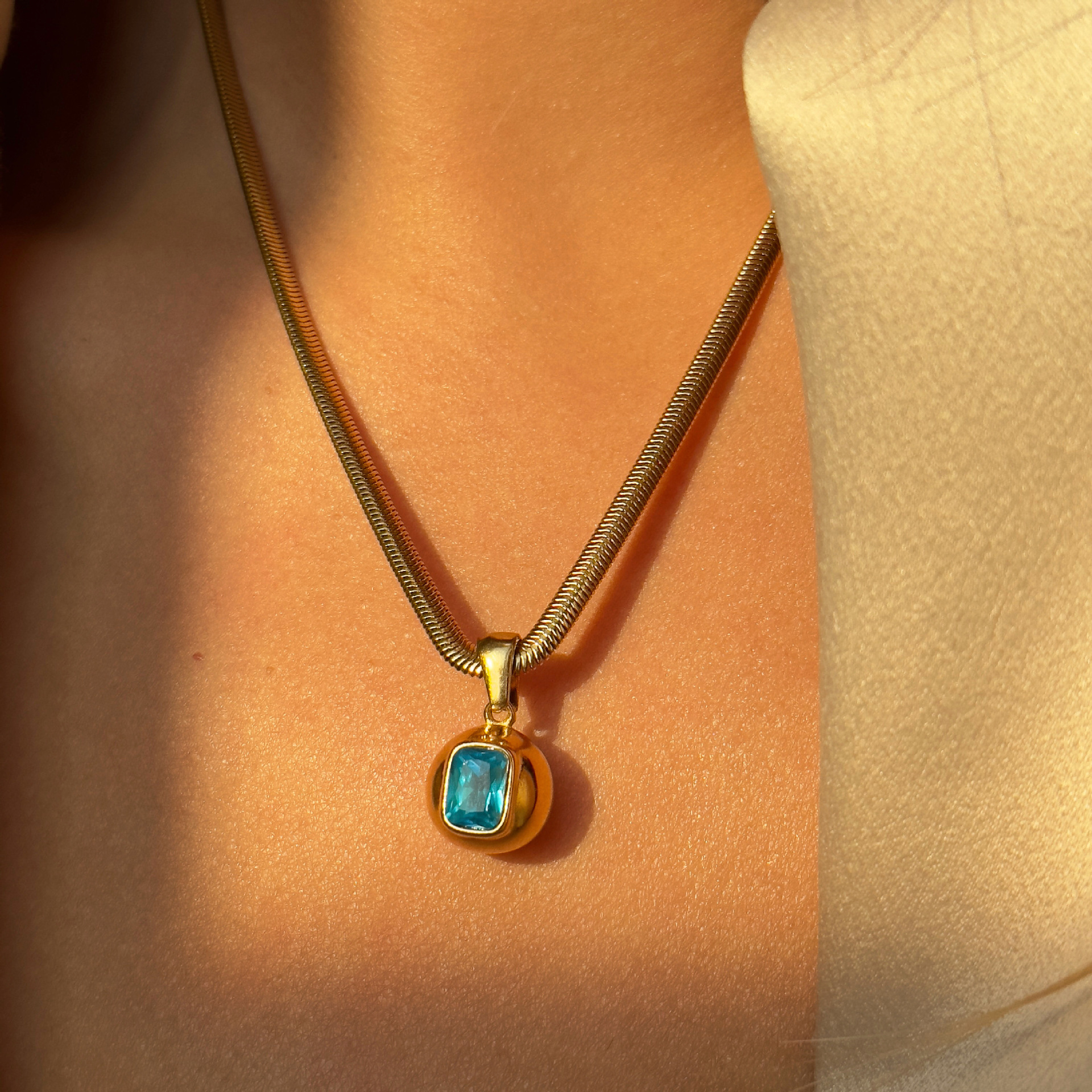 Wholesale Retro Square Titanium Steel 18K Gold Plated Zircon Pendant Necklace_colorza_3