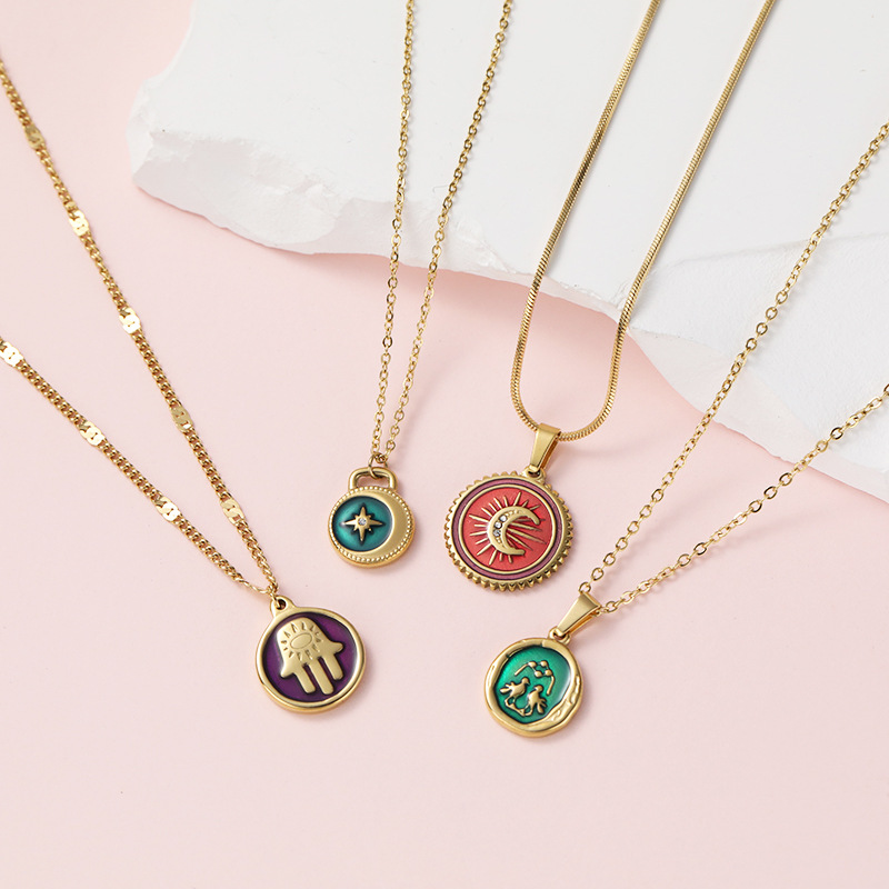 Retro Round Palm Moon Titanium Steel Inlay Rhinestones Pendant Necklace_colorza_5