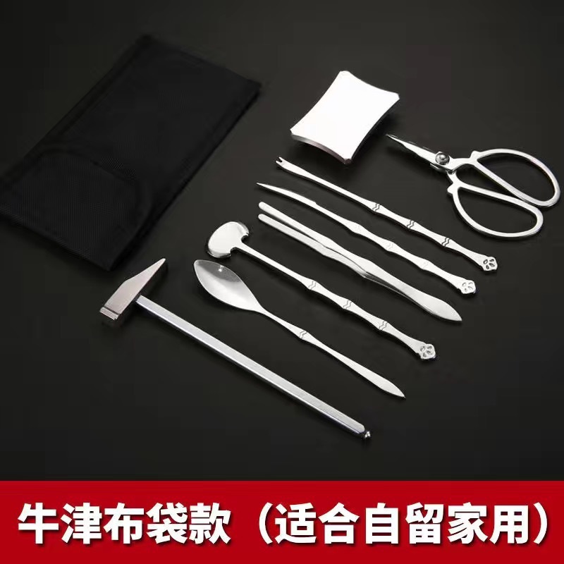 カニの八個はカニの専用の道具を食べます。|undefined