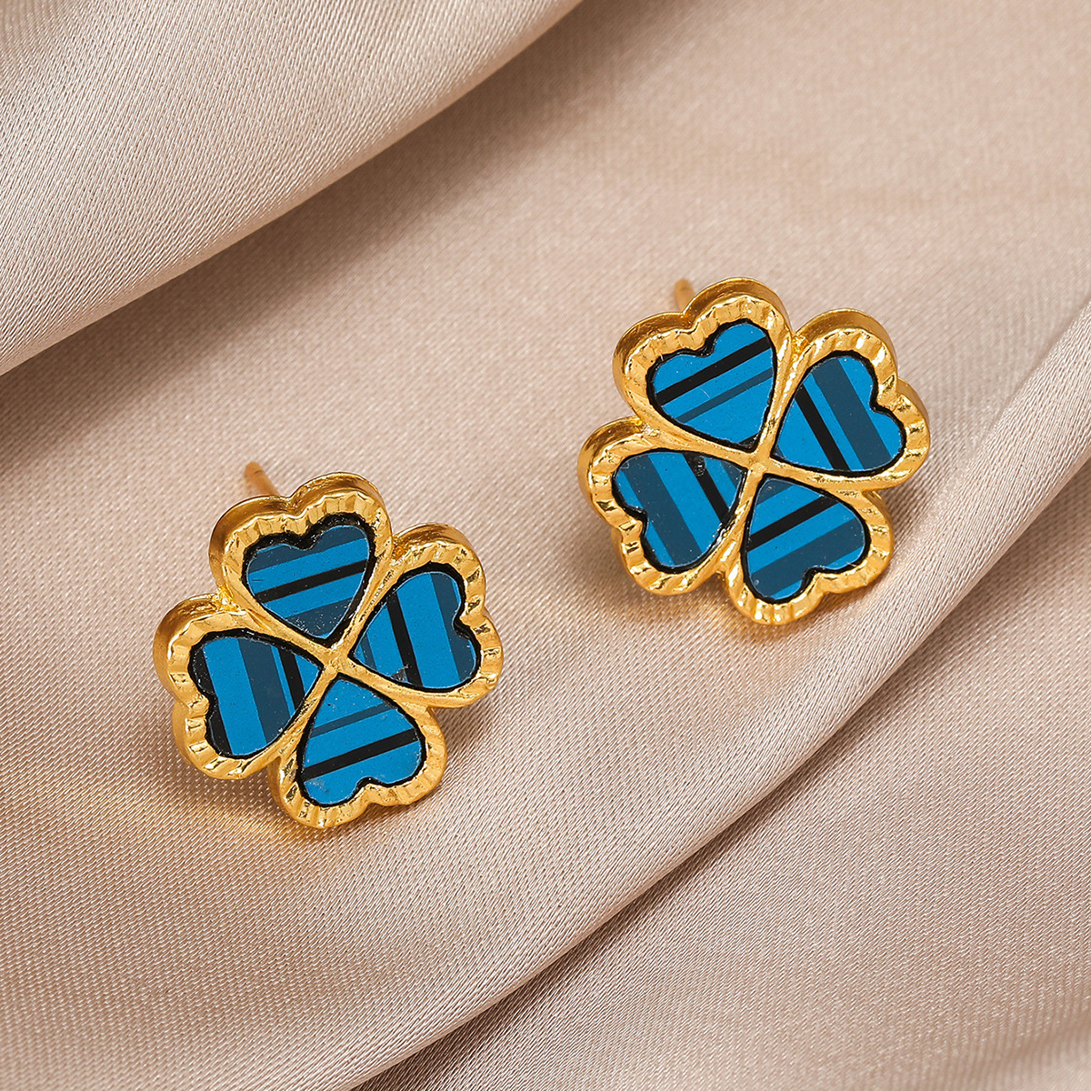 Metal Material 1 Pair Simple Style Classic Style Heart Shape Plating Metal Gold Plated Ear Studs