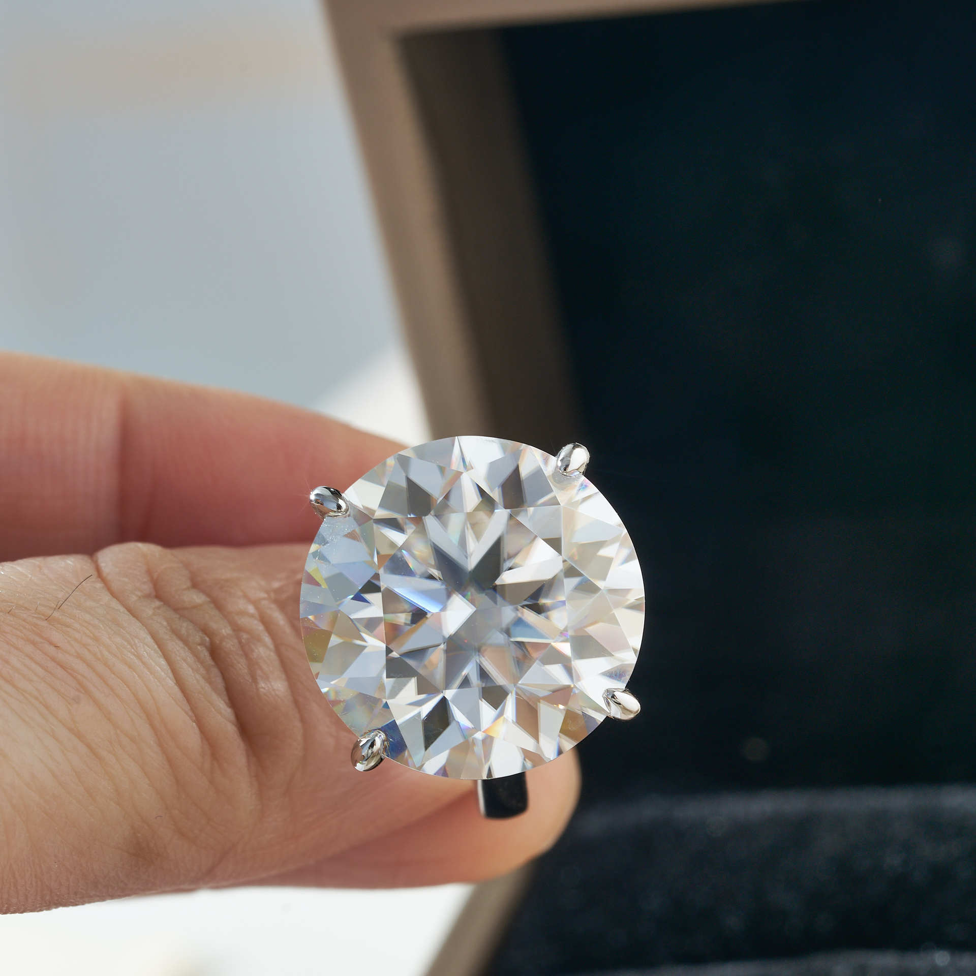 Anillo de plata esterlina 925 mujer 20 quilates de lujo anillo de piedra de moissanita chapado pt950 oro mesón fábrica al por mayor en stock