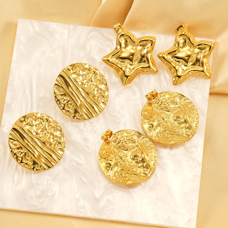 Stainless Steel Gold Plated Stud Earrings Retro Round Pattern_voghion.com