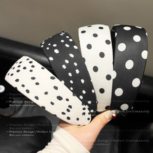 ��ʽ�ձ�С���L�߼��кڰײ��c����l���r�Ѓ��ŸК��|�^�����sŮ