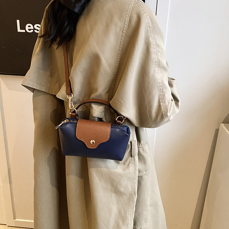 Nueva moda de ocio y moda 2025 simple Pu mujeres de color sólido bolso cuadrado de mano bajo la axila