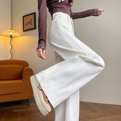 白いハイウエストのストレートジーンズの女性春秋の新型のゆったりとした垂れ下がった感じが現れます。