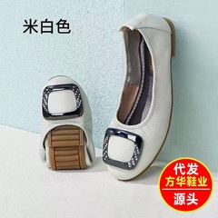 女性用の高級ラウンドトゥビーニーシューズ、春夏のソフトソール2025新しいマザーズフラットシューズ、浅い口のラインストーンエッグロールシューズ
