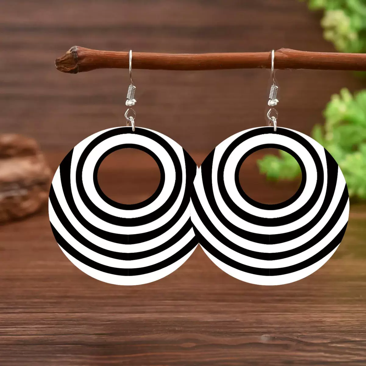 木质黑白款耳环复古小众设计感耳坠韩国个性气质百搭耳饰跨境稳定