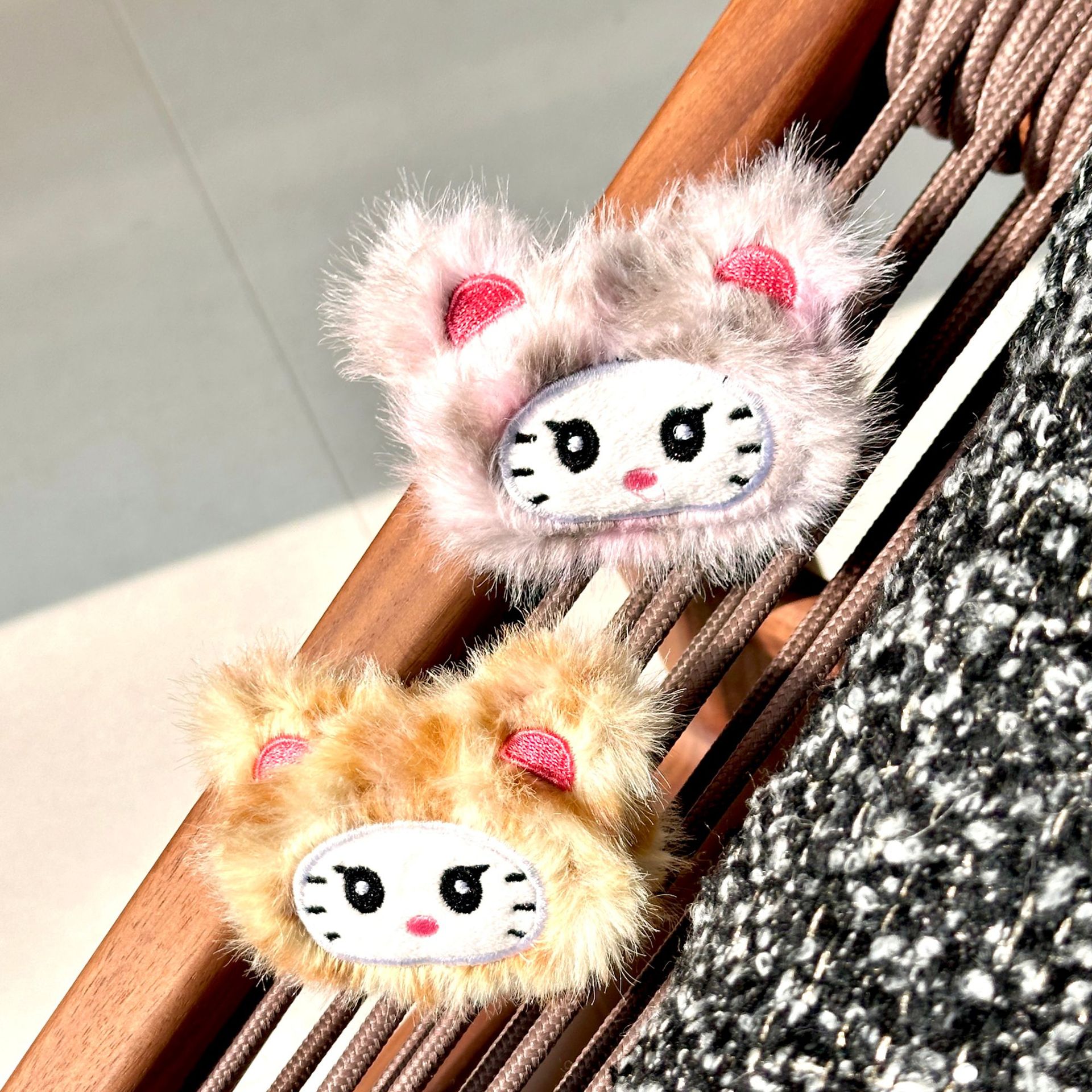 Capibala broche de peluche en línea lindo bolso ropa decoración pin DIY muñeca del delfín colgante muñeca