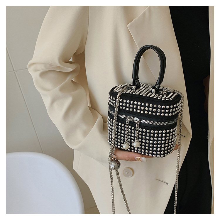 Women's Fashion Solid Color With Drill Pearl Chain Square Zipper Square Bag Pu Leather Shoulder Bags display picture 5