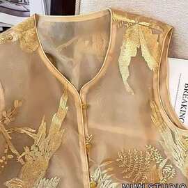 2026夏季新中式马甲女显贵气质金黄色薄纱刺绣无袖复古老钱风上衣
