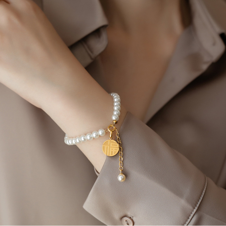 S22 Japanese and Korean Temperamental Fu Character Round Brand Shell Pearl and Pearl Bracelet Trendy Female Slingshot Buckle Blessing Card Hand Jewelrypicture9