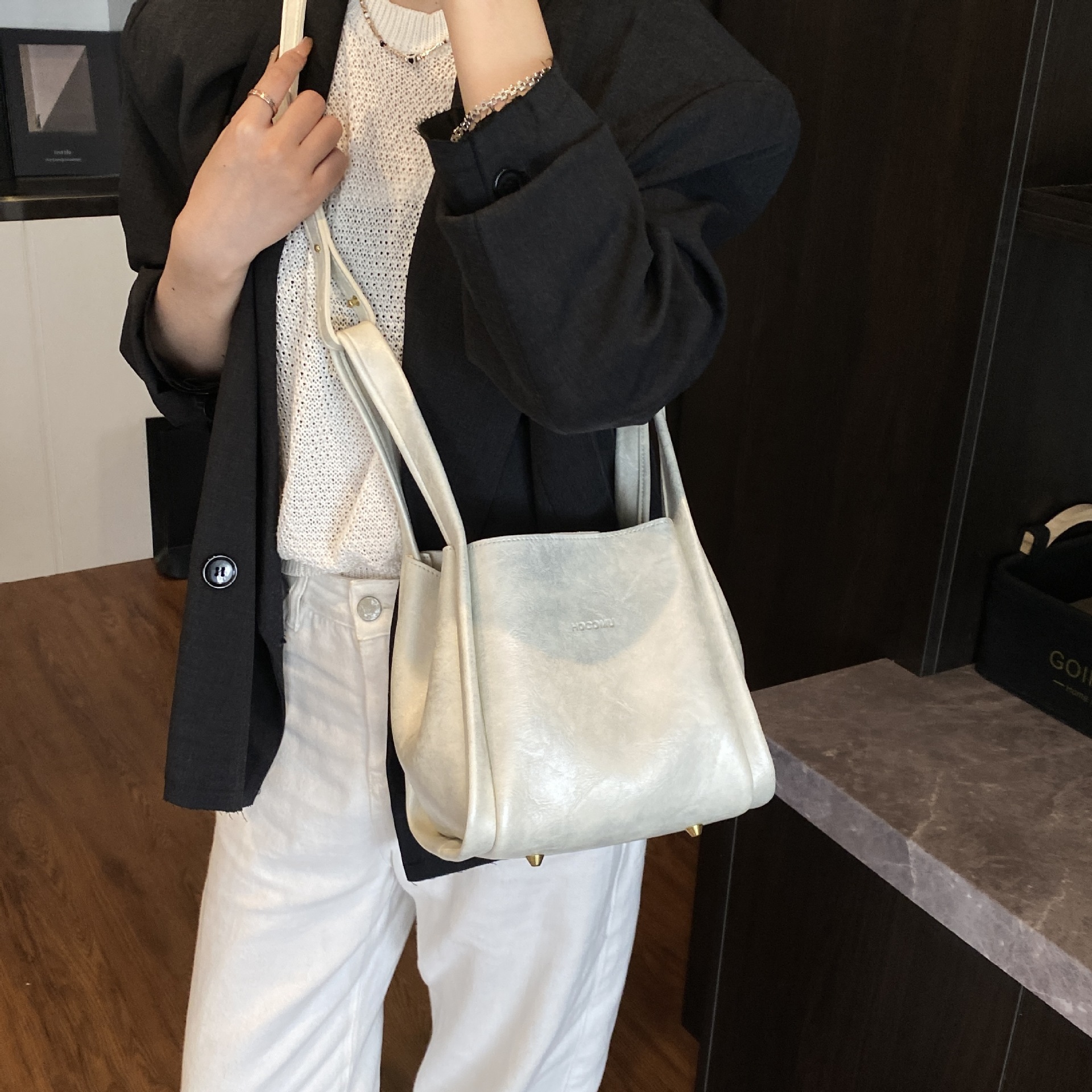 Bolsa de alta sensación para mujeres 2025, nuevo otoño y invierno bolso de cesta de platos de mano, bolso de bolso de balde, bolso pequeño