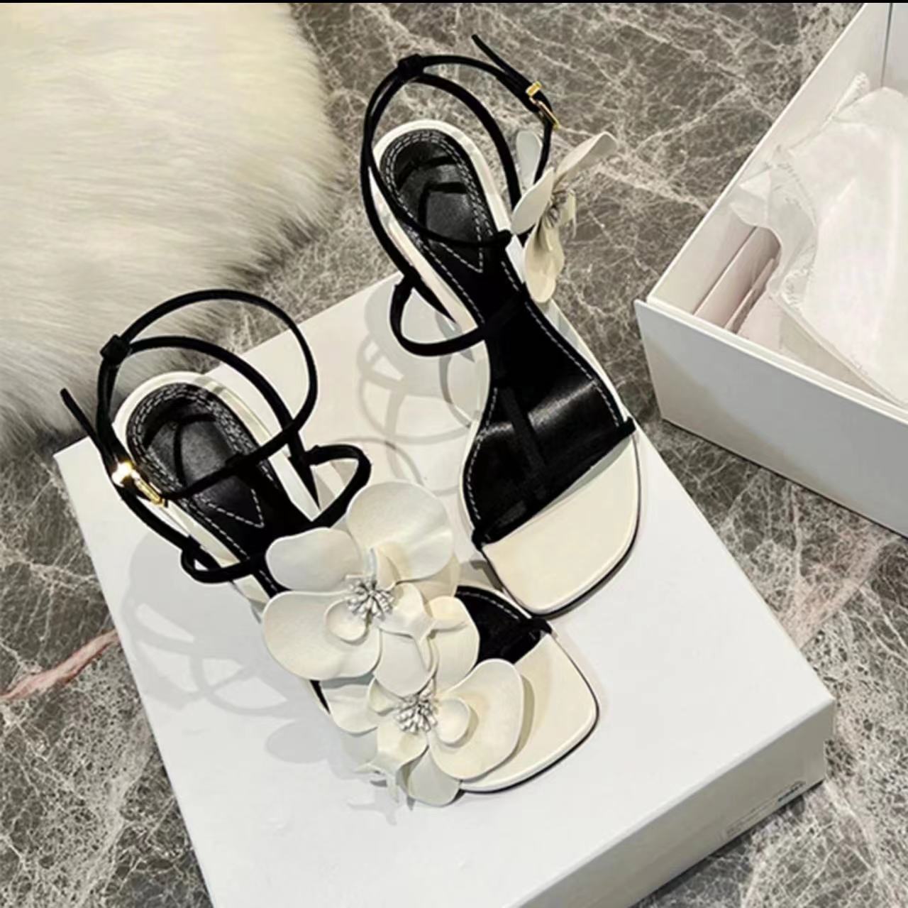 Weiße Blumen Riemchen Sandaletten Mit Stiletto High Heels_voghion.com