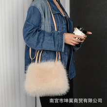 毛绒包包秋冬单肩斜跨包仿狐狸毛女包小清新高级感百搭纯色小方包