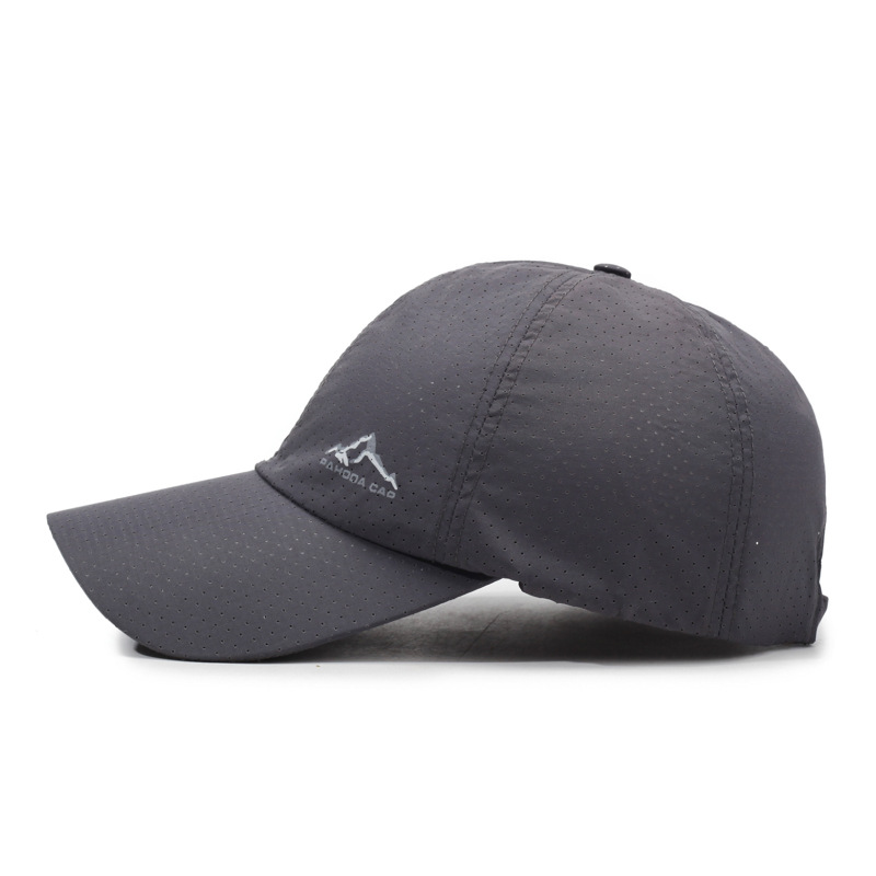 Zomerse zonbeschermende sneldrogende pet voor heren, geschikt voor buitenactiviteiten en reizen. Ademend, geperforeerd mesh met print van een bergtop. Baseballpet._voghion.com