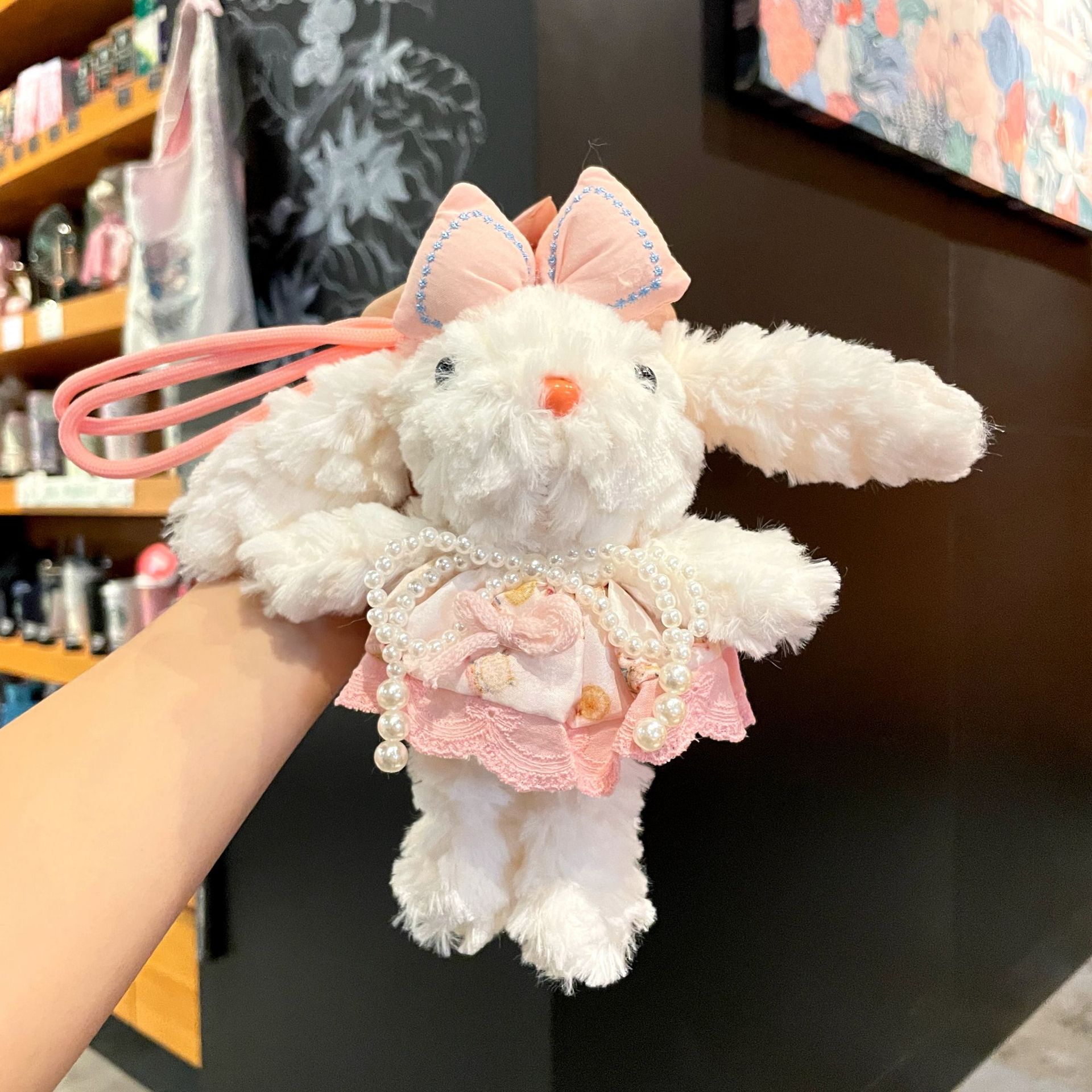 Colgante de conejo de orejas caídas de felpa exquisito vestido de princesa de dibujos animados