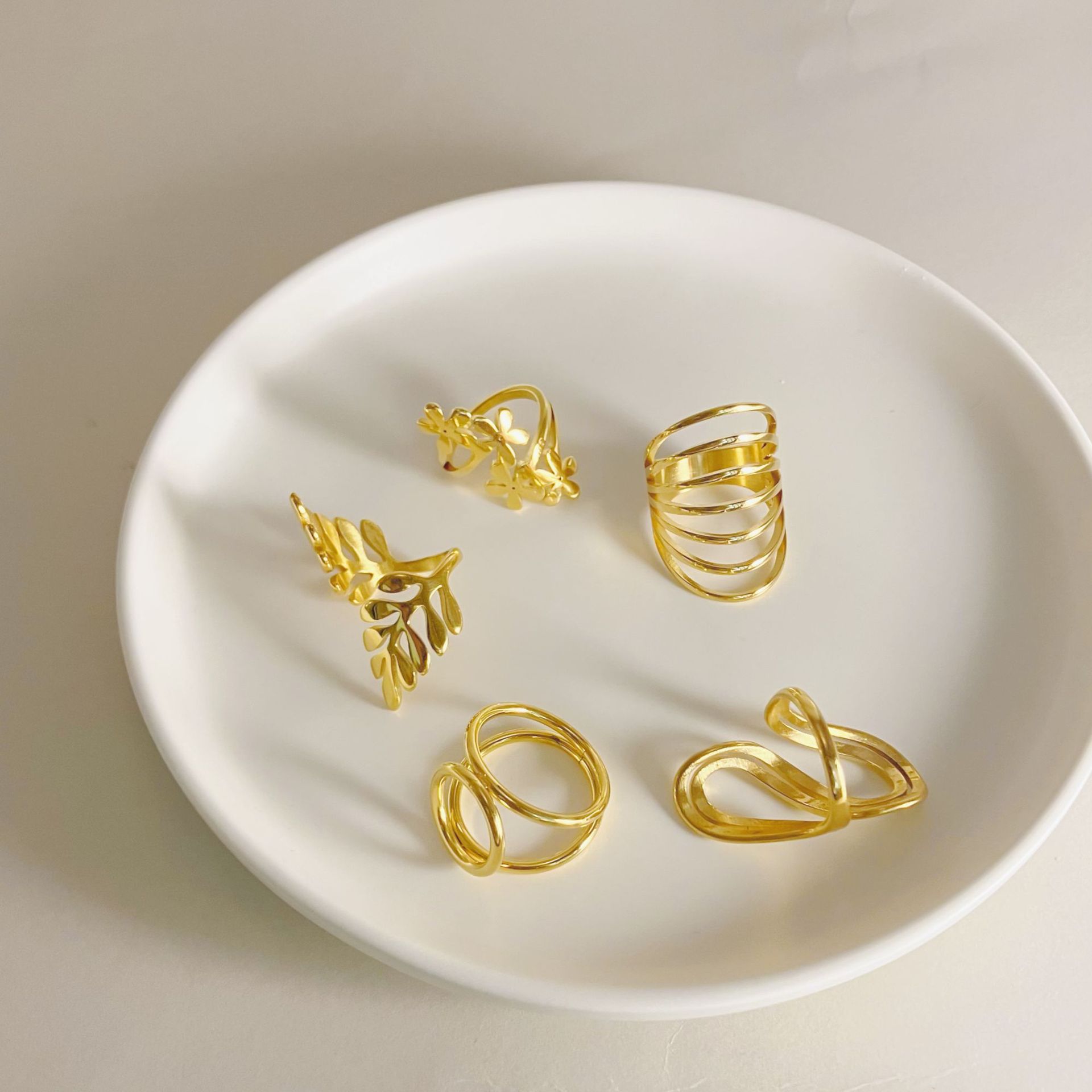 Retro Leaf Round Flower Stainless Steel Plating Rings