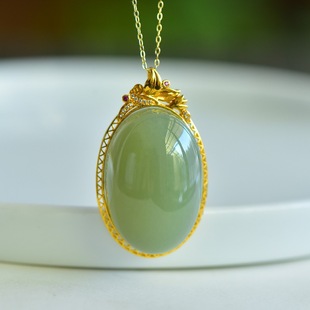 Fubei Diamond Jewelry [18K Gold Inlaid with Hetian Qinghai Material Large Pigeon Egg Pendant] the Size of the Bare Stone Is about 20*30mm