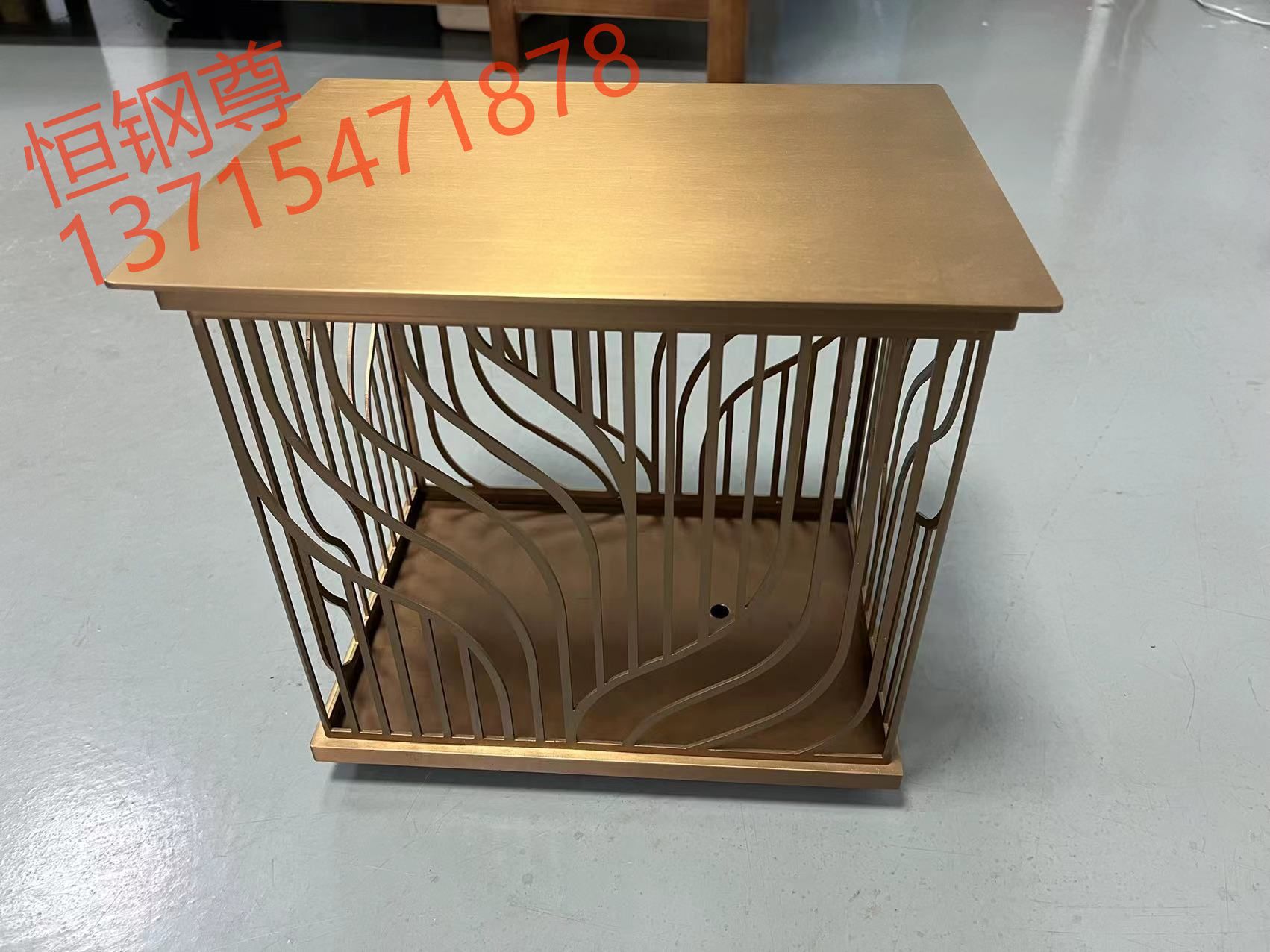 Consulta de precio de acero inoxidable, pantalla de lámpara de acero inoxidable, acero inoxidable de Foshan, procesamiento de acero inoxidable