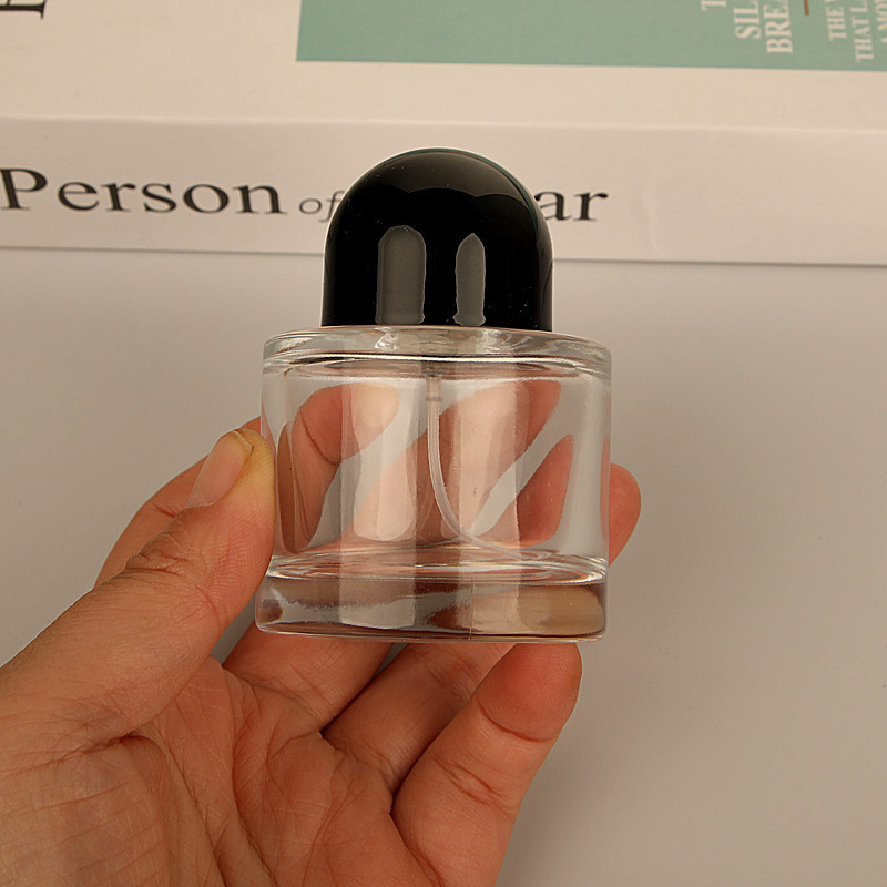 F085A-50ML スプレーパフュームボトル 香水空ボトル 液体ガラスボトル ポータブルボトル プッシュ式小ボトル|undefined