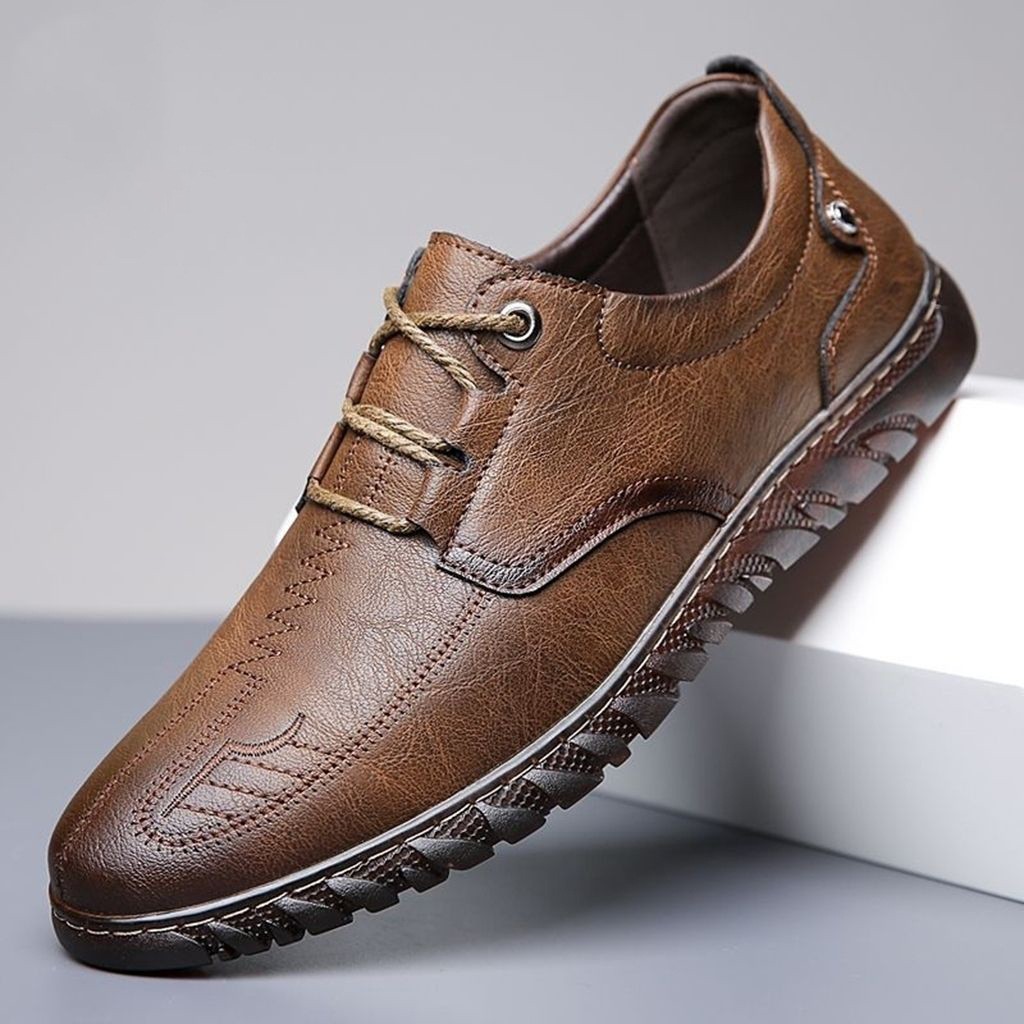 Zapatos de cuero casuales para hombres de nueva tendencia, suela blanda, suela blanda, suela de tendón de res, zapatos de cuero de negocios de estilo británico, zapatos de papá de mediana edad