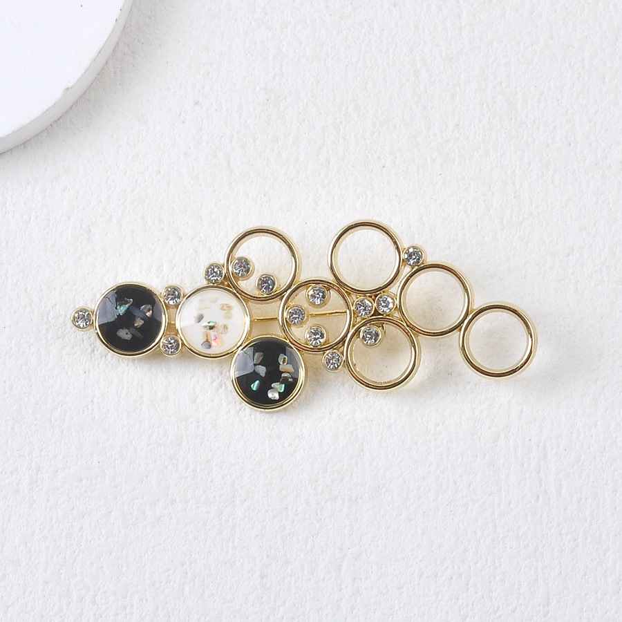 fashionable geometric creative brooch