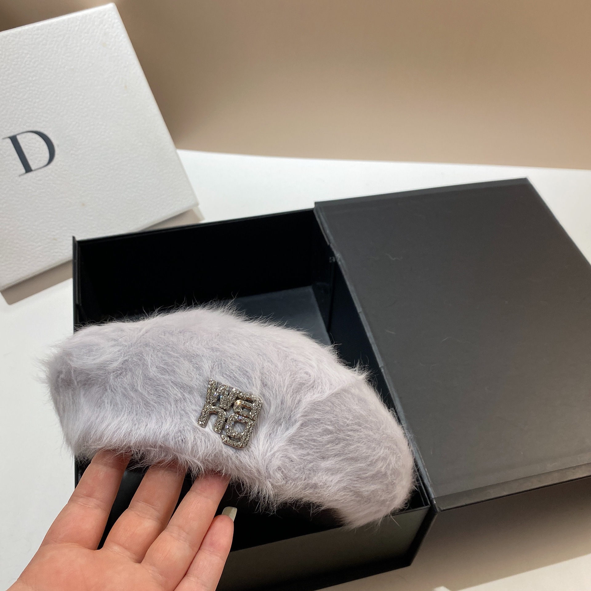 Rabbit hair beret women's Korean version autumn and winter plush diamond inlaid king octagonal fashion socialite style_voghion.com