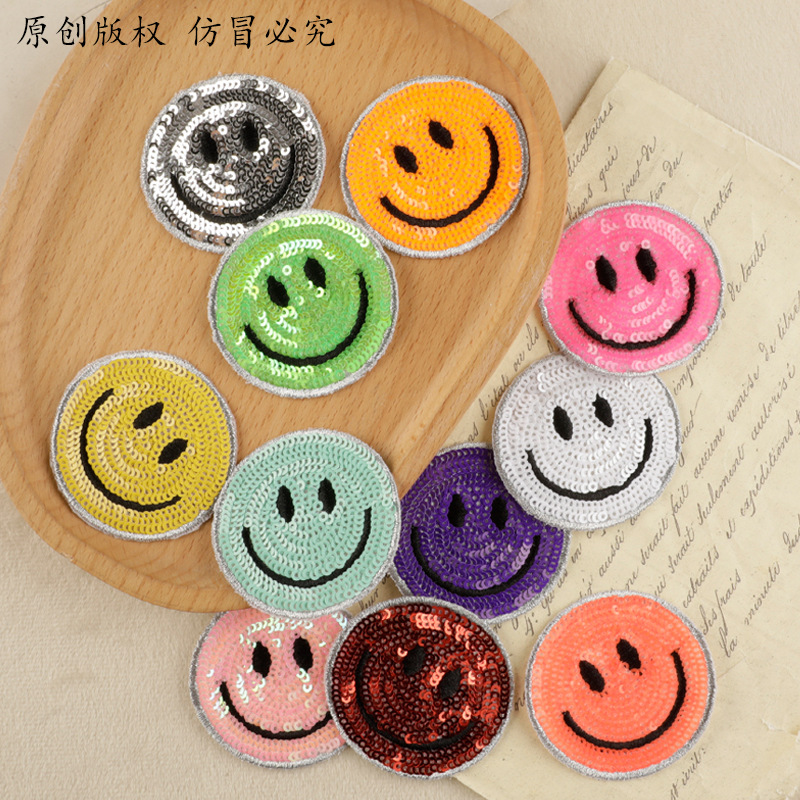 原创绣花标亮片笑脸多色刺绣徽章服装辅料衣帽配饰补丁贴背胶布贴