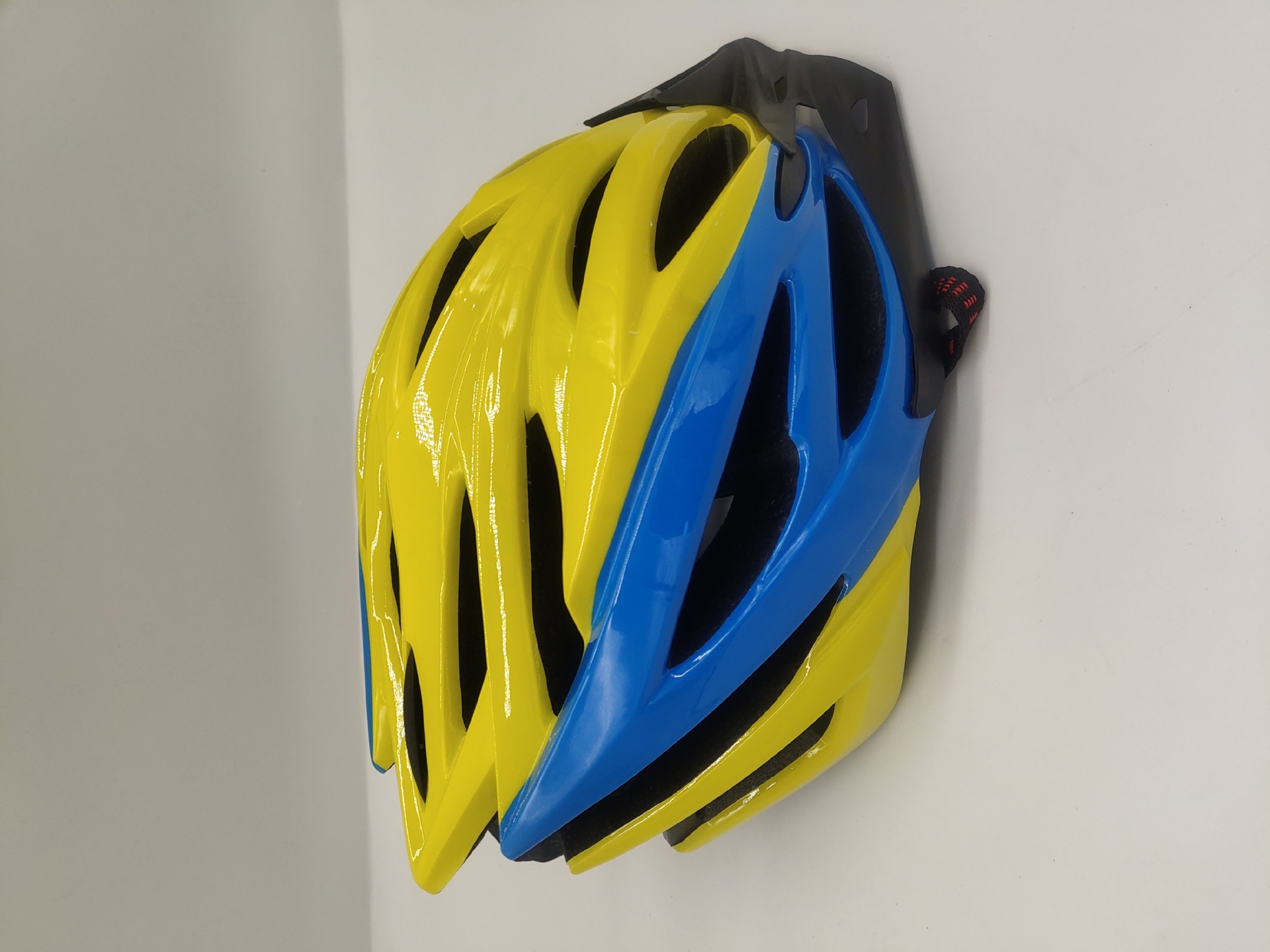 成人自行车头盔 儿童自行车头盔 磁吸式轻量化头盔 一体成型头盔