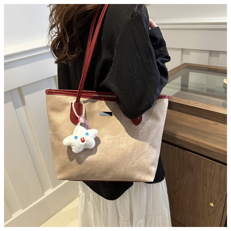 Wholesale of new large-capacity, simple and fashionable casual commuter single-shoulder bags and women's underarm bags for the summer of 2024 in foreign trade undefined