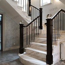 铁艺楼梯扶手现代简约别墅欧式铝合金烤漆立柱铝艺护栏轻奢风护手