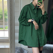 绿色中长款宽松衬衫女春秋季2024新款时尚洋气别致下摆不规则上衣