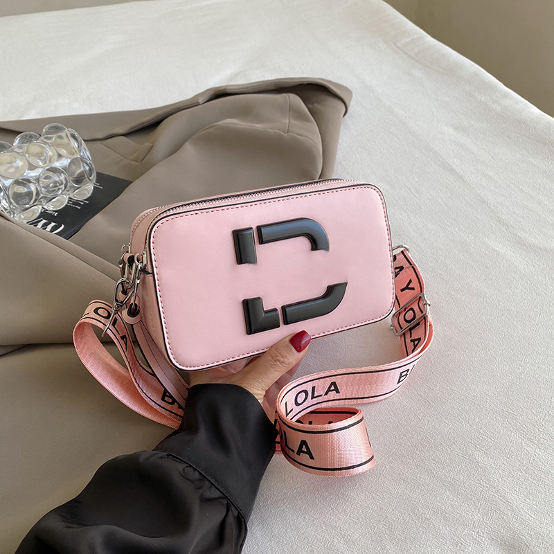 Bolso de hombro transfronterizo tendencia de moda femenina casual todo-fósforo teléfono móvil pequeño bolso cuadrado al por mayor cinturón de hombro ancho bolso de mensajero de color sólido