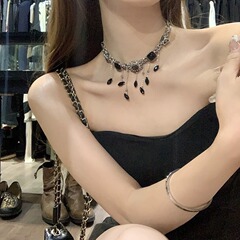 悪役の女性の黒いジルコンのフリンジチョーカーネックのチェーンの高級感のあるドレスのネックレスのアクセサリー