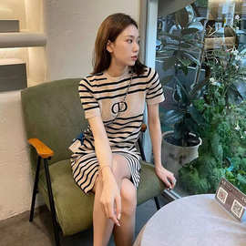 天猫抖音质量港味复古chic裙子法式横条纹冰丝针织短袖连衣裙女夏