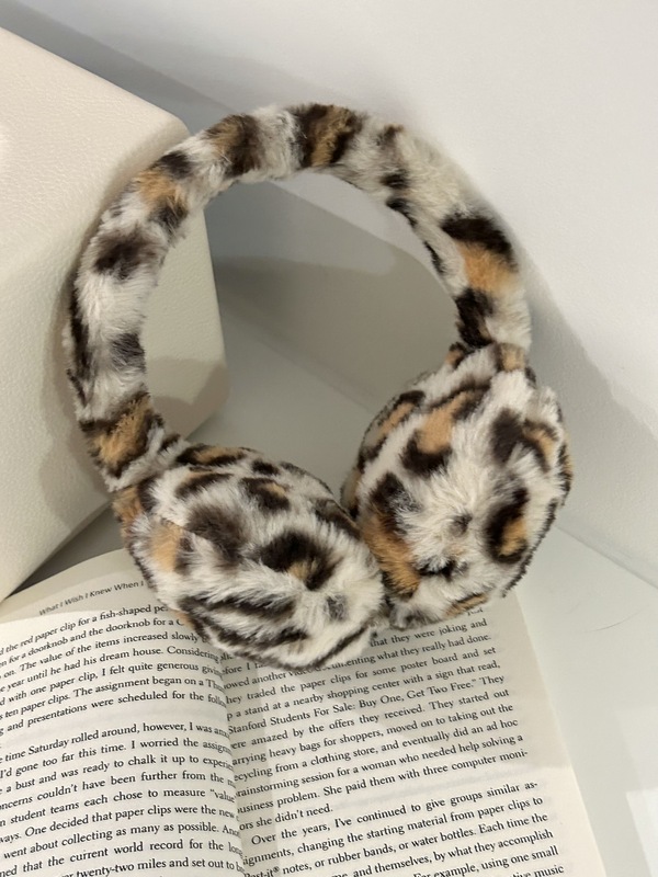 秋冬のヒョウの紋様の柔らかいウサギの絨毯の耳カバーの耳の保温の甘いクールなギャルの保温のイヤホン式のぬいぐるみの耳カバーの女子学生|undefined