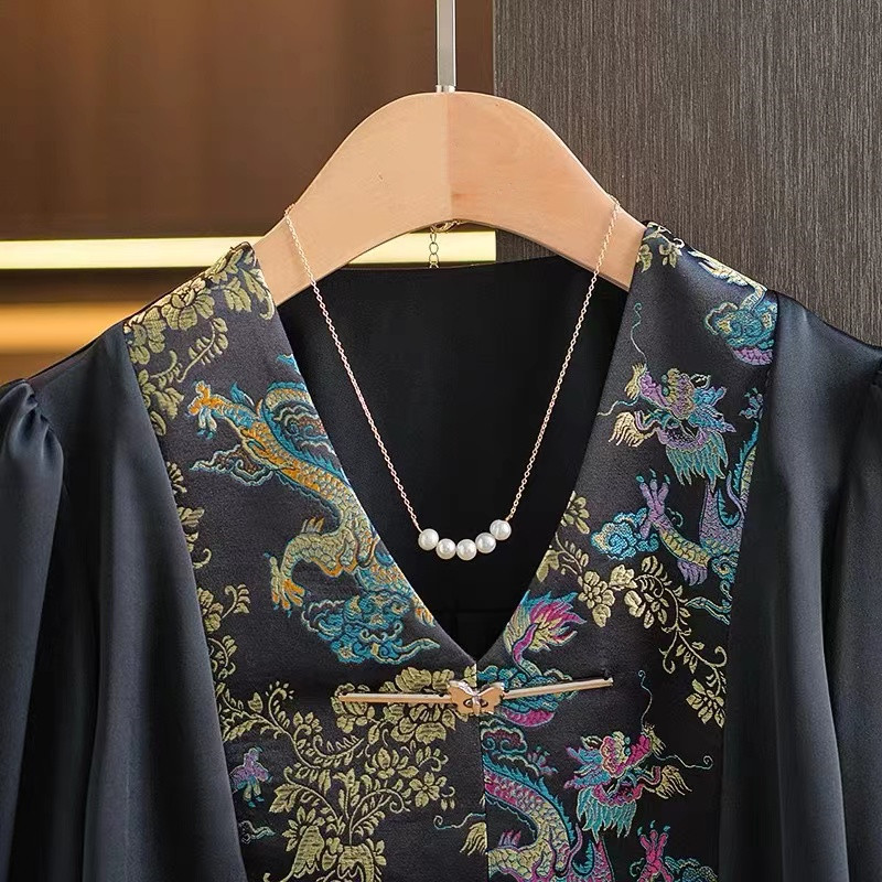 Elegant damblusa med v-ringning i acetat jacquard-tyg_voghion.com
